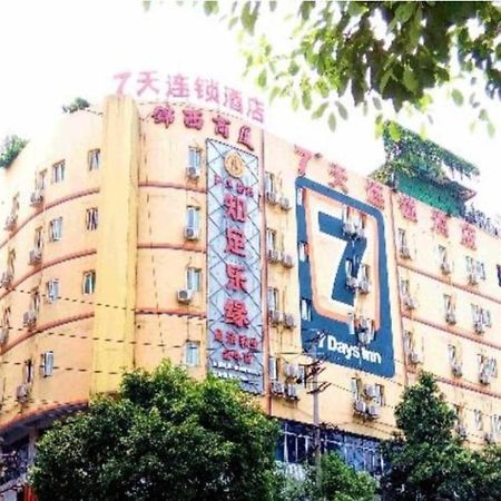 7 Days Inn Chengdu Kuanzhai Alley Huapaifang Metro Station Екстериор снимка