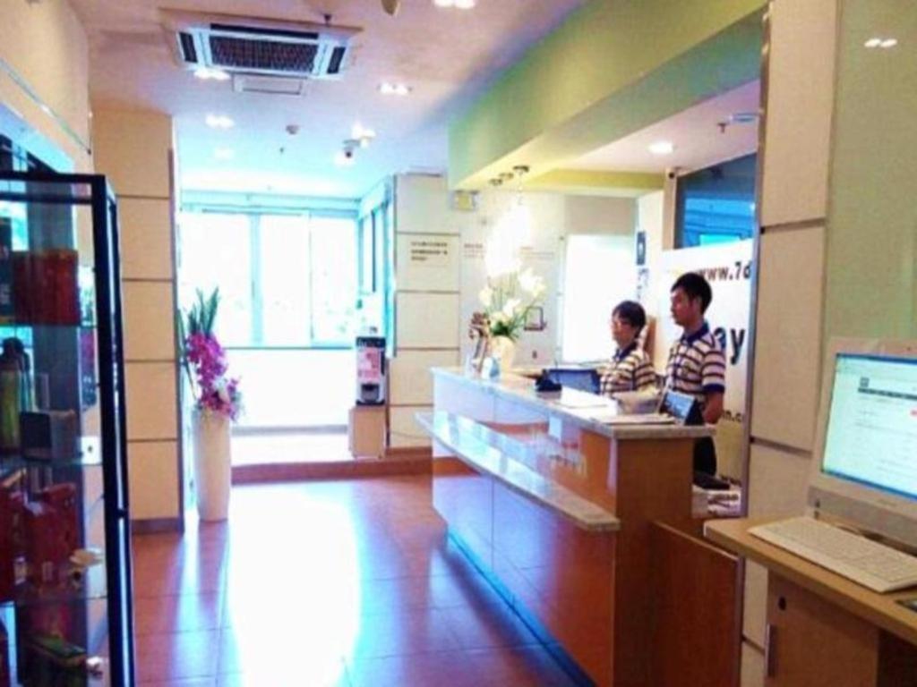 7 Days Inn Chengdu Kuanzhai Alley Huapaifang Metro Station Екстериор снимка